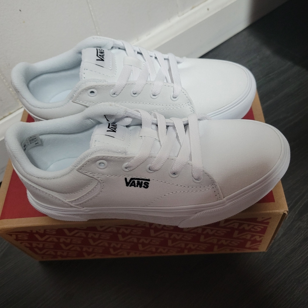 White Seldan Platform VANS size 1 youth- NEW
